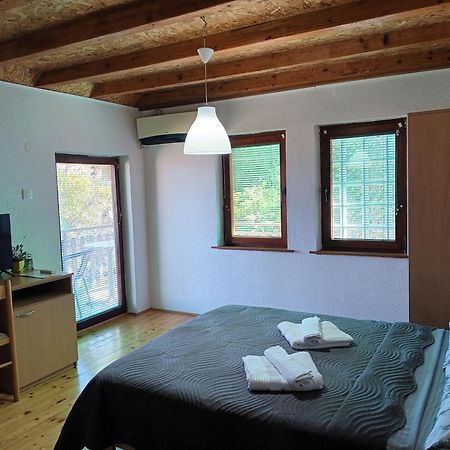 Risto'S Guest House Elshani Exterior foto