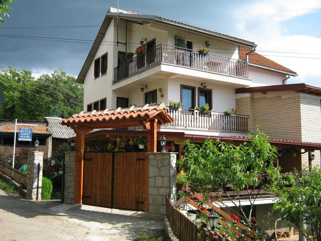 Risto'S Guest House Elshani Exterior foto