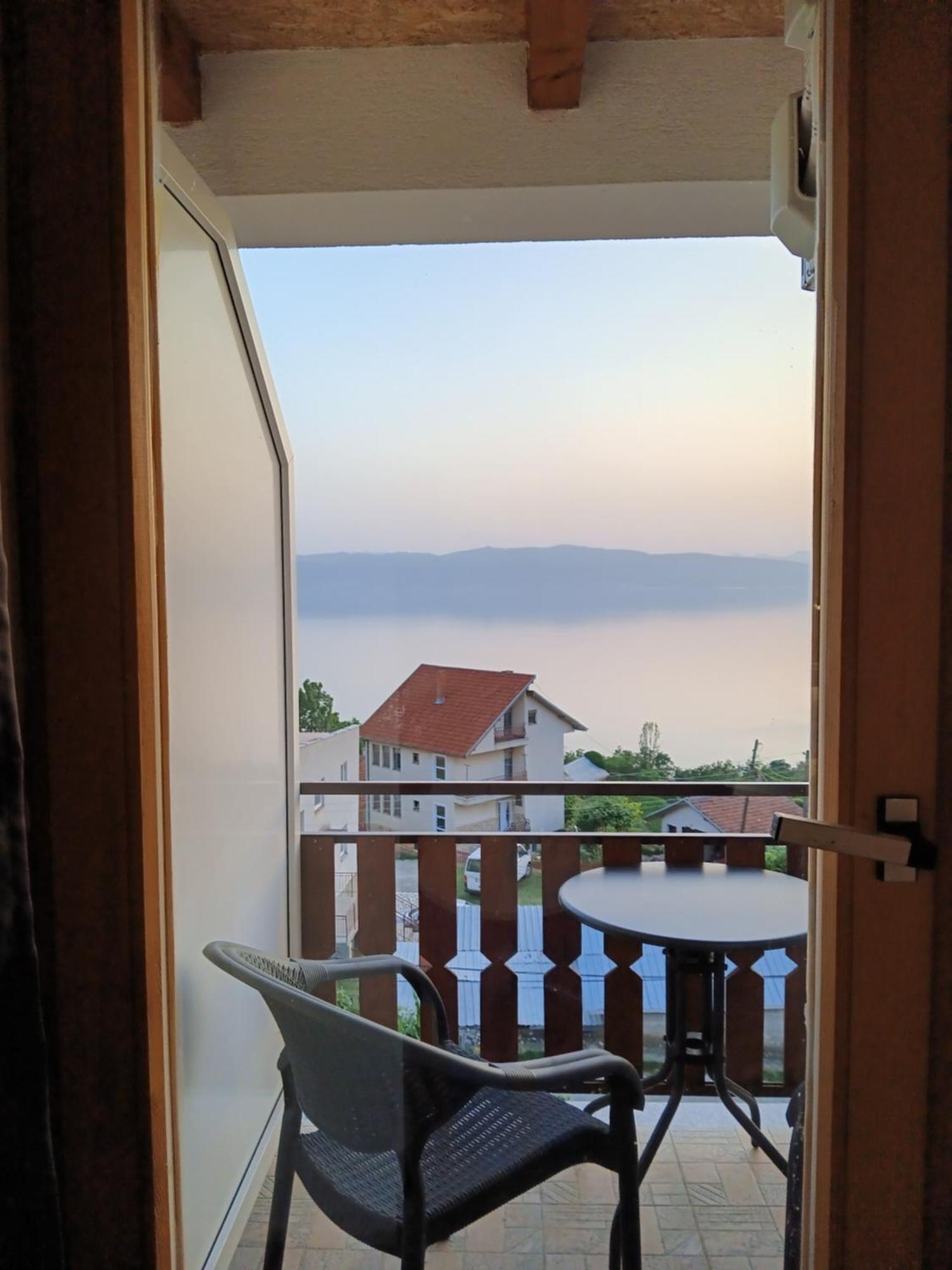Risto'S Guest House Elshani Exterior foto