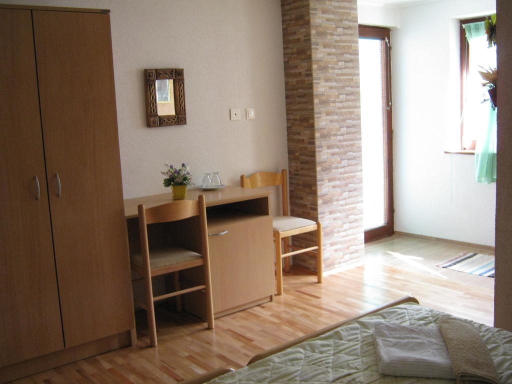 Risto'S Guest House Elshani Exterior foto