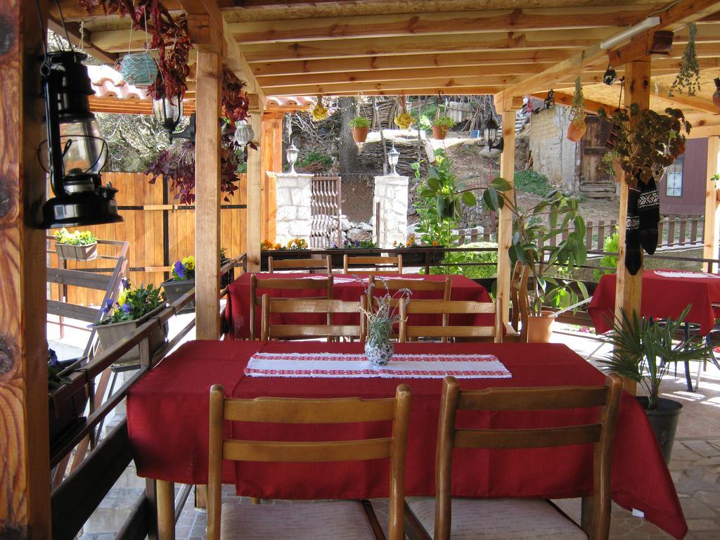 Risto'S Guest House Elshani Exterior foto