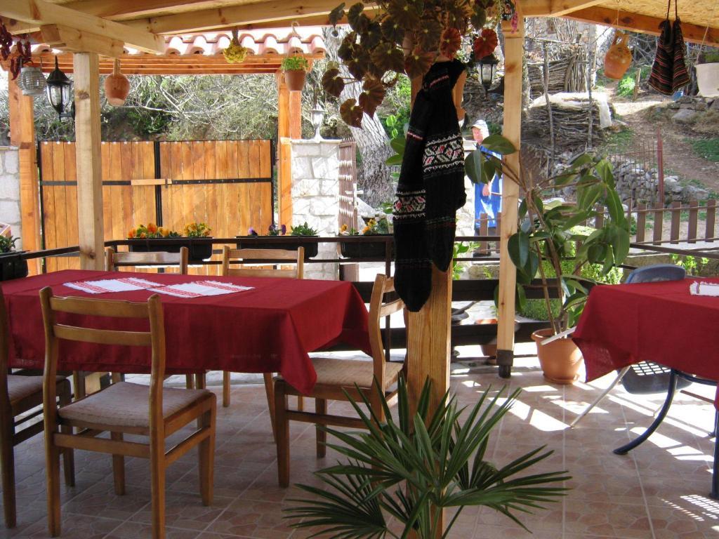 Risto'S Guest House Elshani Exterior foto