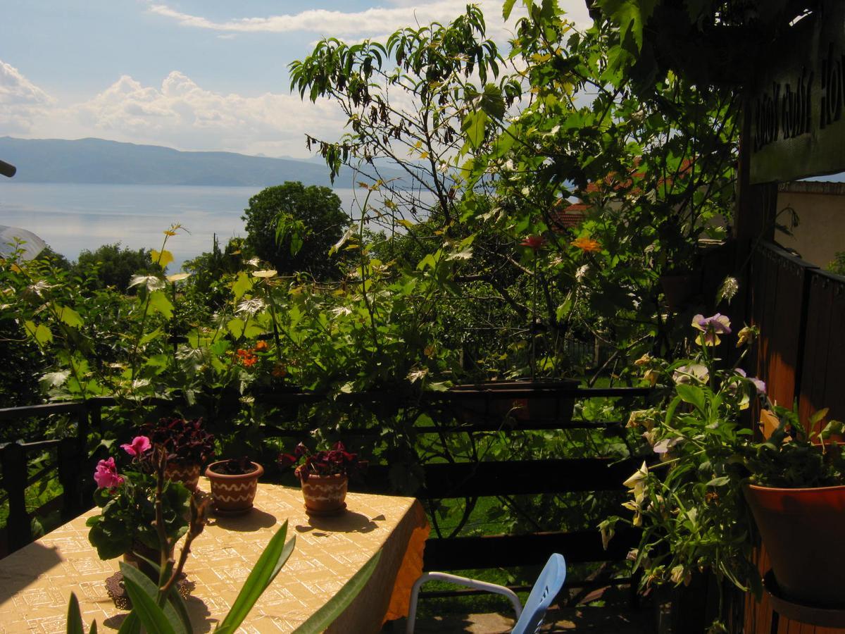Risto'S Guest House Elshani Exterior foto