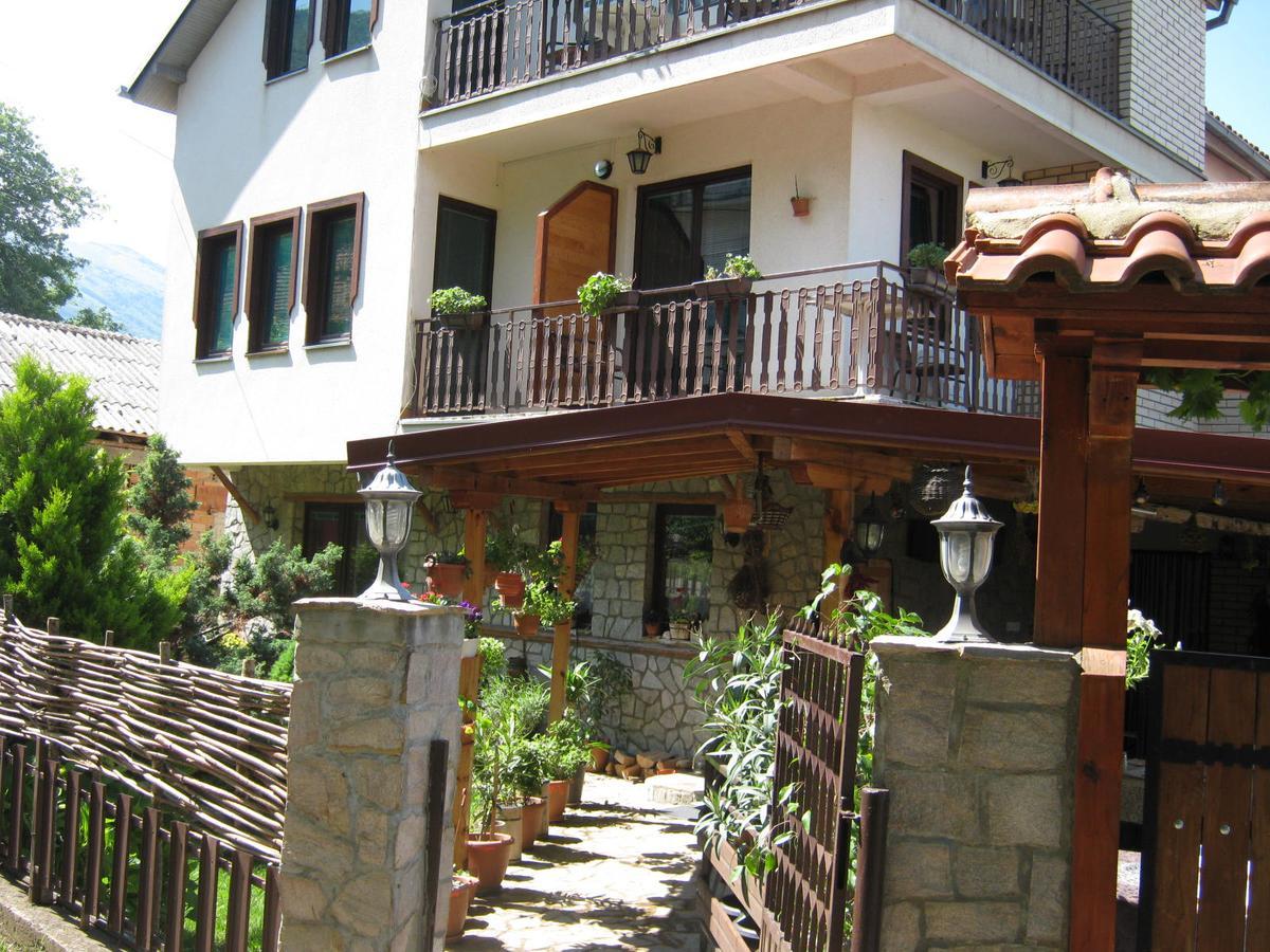 Risto'S Guest House Elshani Exterior foto