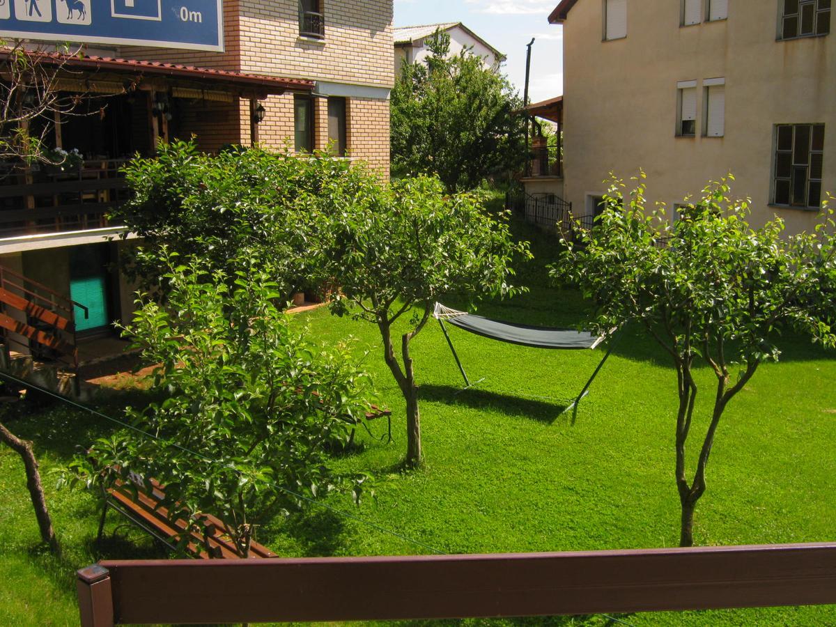 Risto'S Guest House Elshani Exterior foto