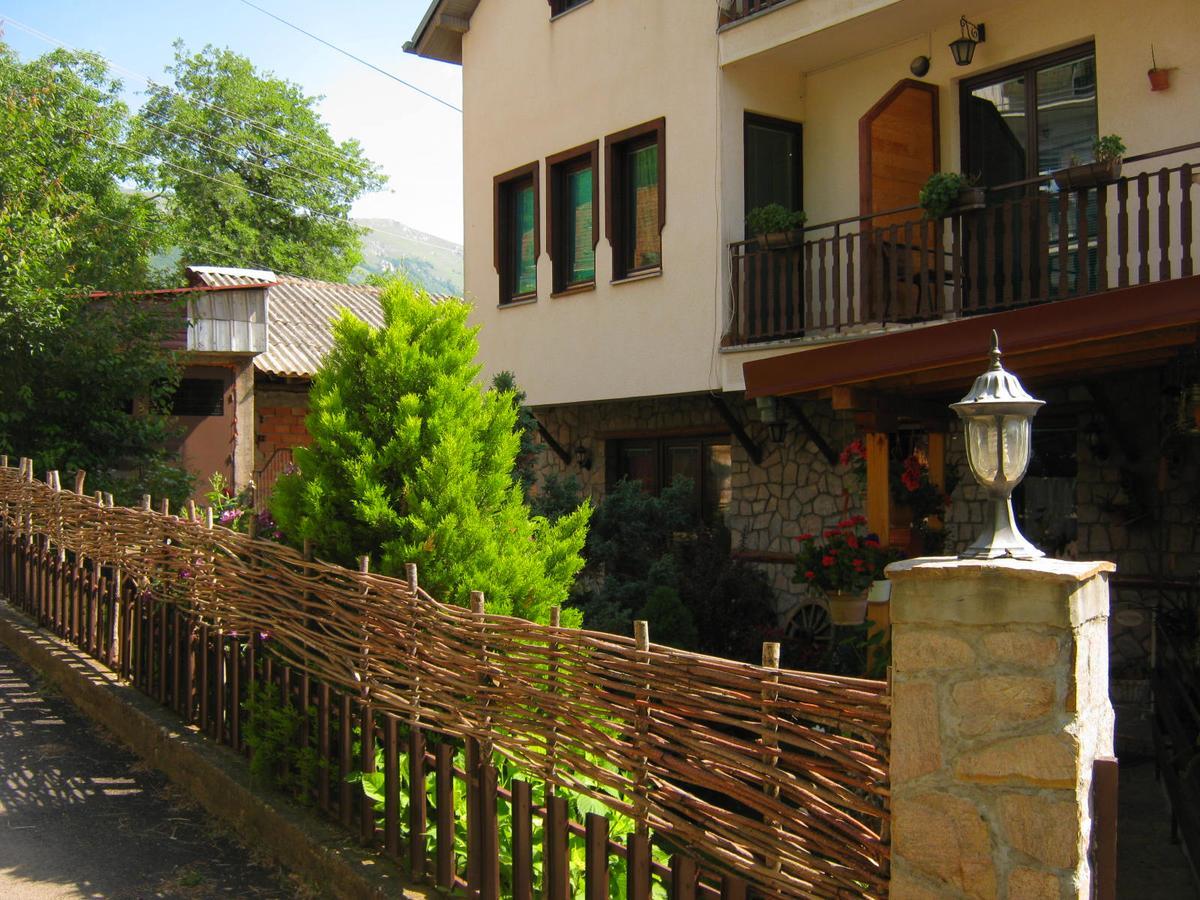 Risto'S Guest House Elshani Exterior foto